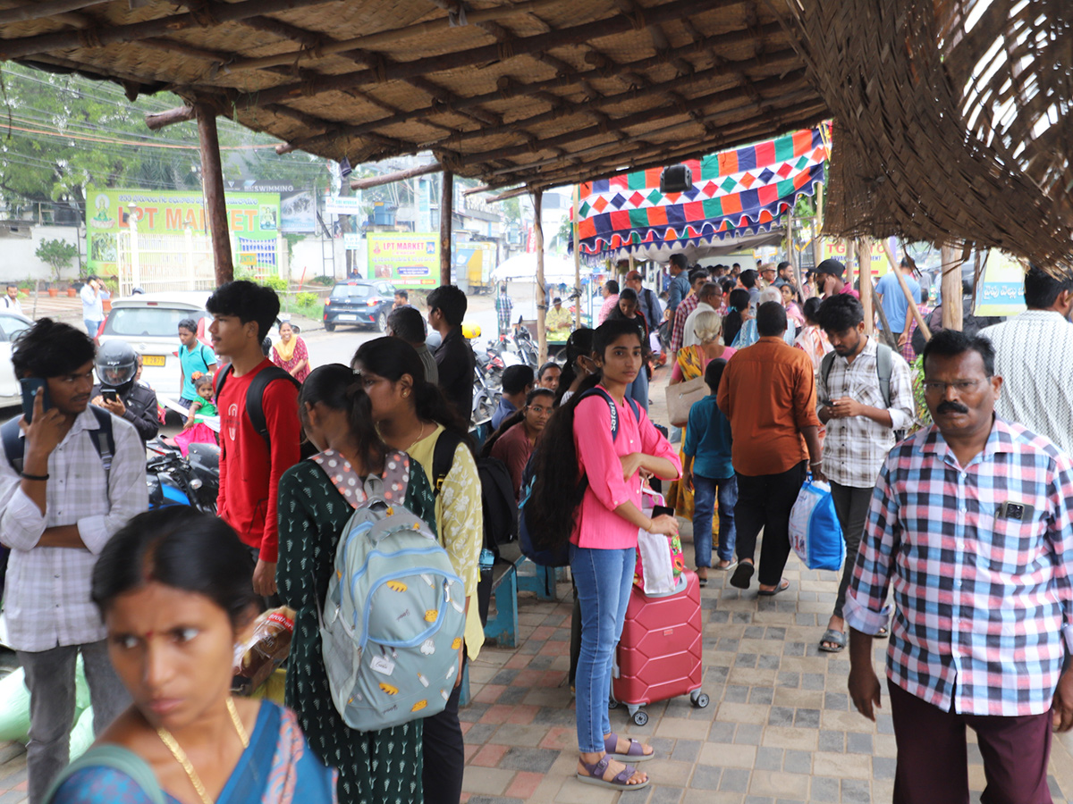 Public Rush To Jubilee Bus Station For Dussehra Festival Photos10