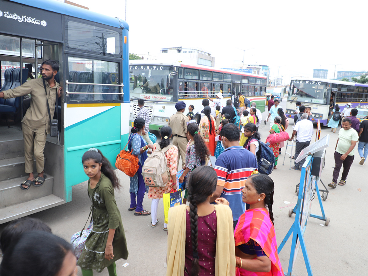 Public Rush To Jubilee Bus Station For Dussehra Festival Photos14