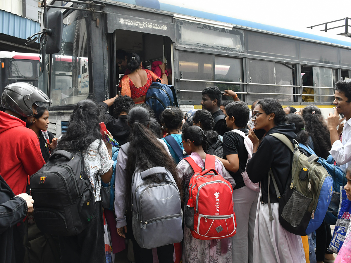 Public Rush To Jubilee Bus Station For Dussehra Festival Photos17