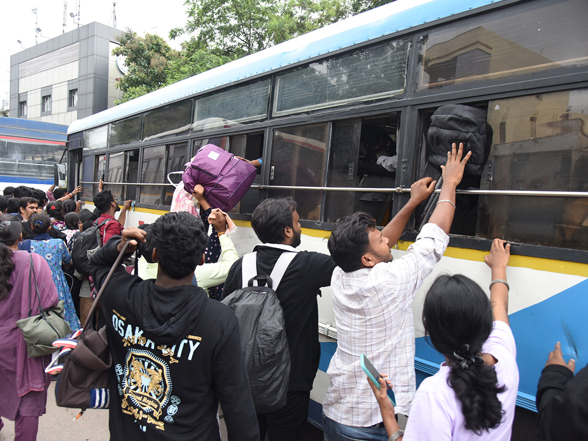 Public Rush To Jubilee Bus Station For Dussehra Festival Photos2