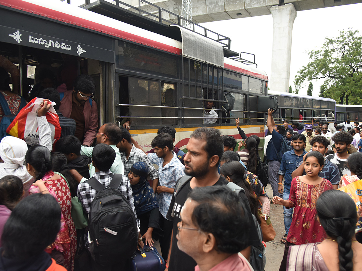 Public Rush To Jubilee Bus Station For Dussehra Festival Photos3