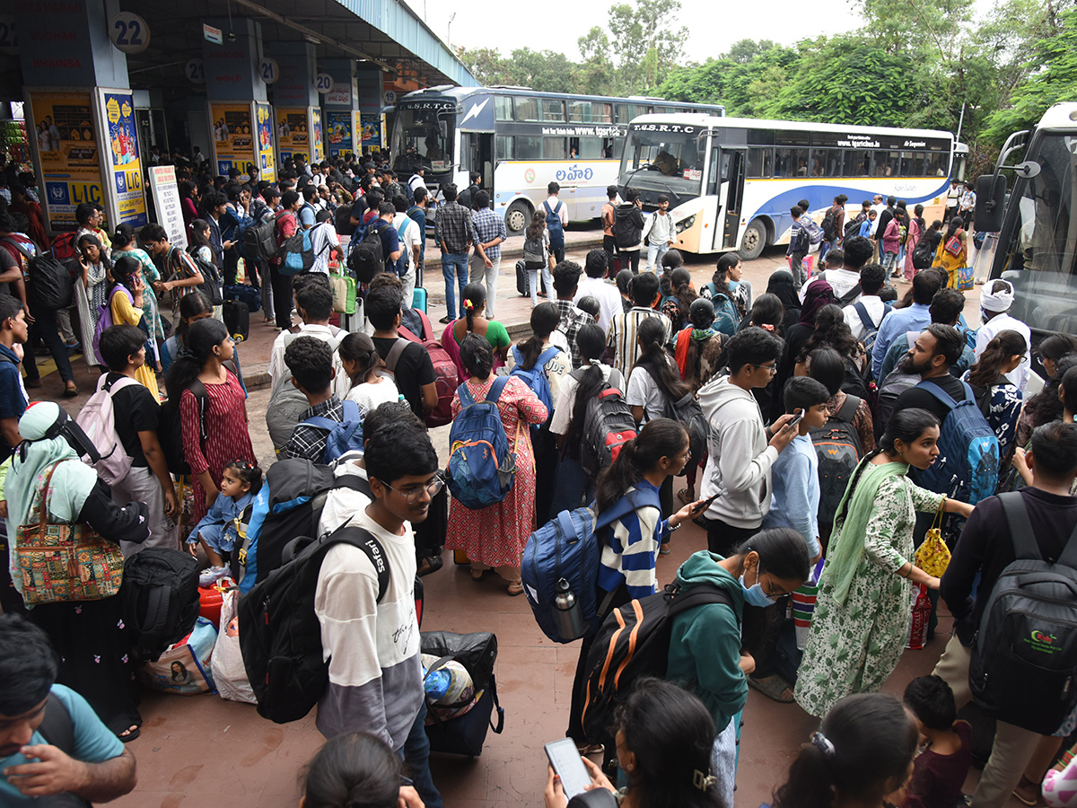 Public Rush To Jubilee Bus Station For Dussehra Festival Photos4