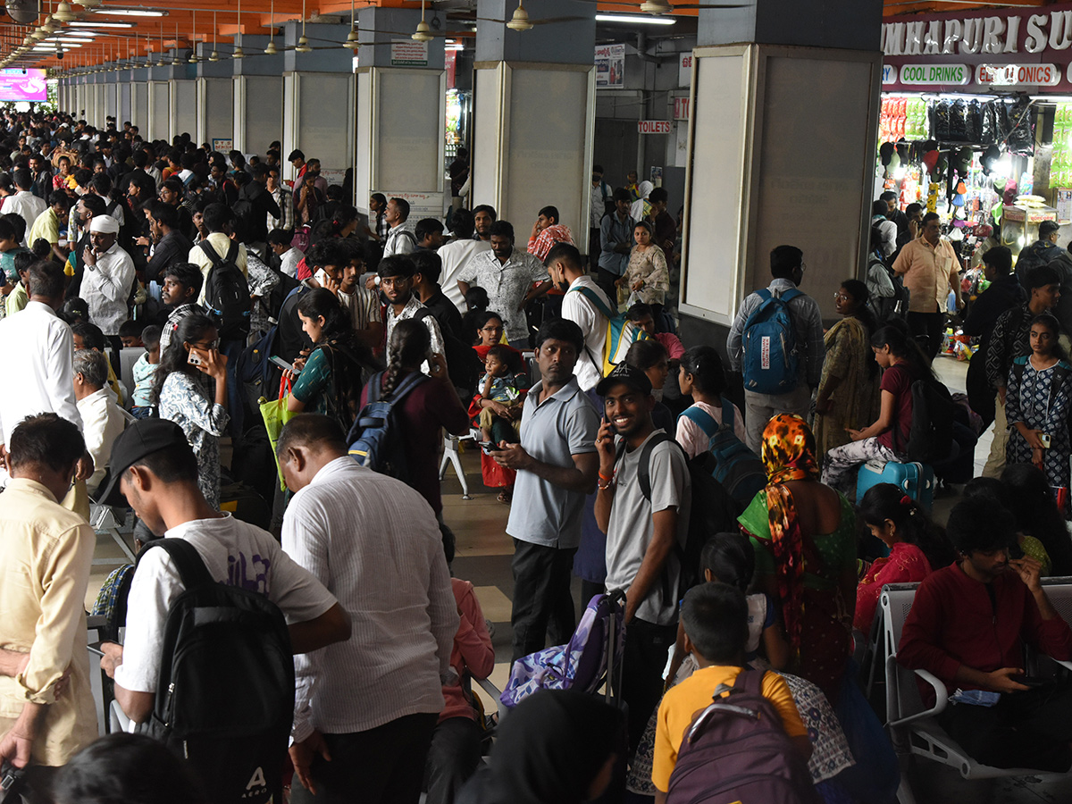 Public Rush To Jubilee Bus Station For Dussehra Festival Photos6