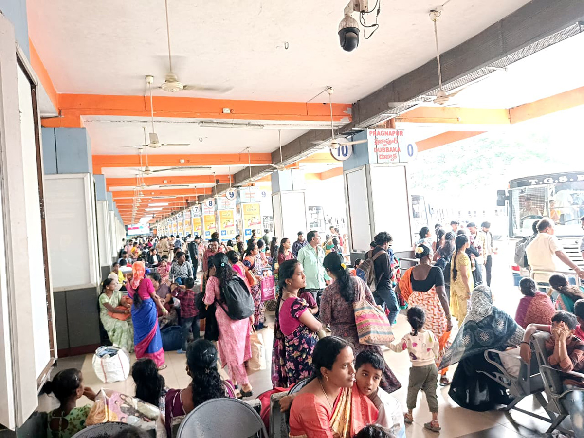 Public Rush To Jubilee Bus Station For Dussehra Festival Photos7
