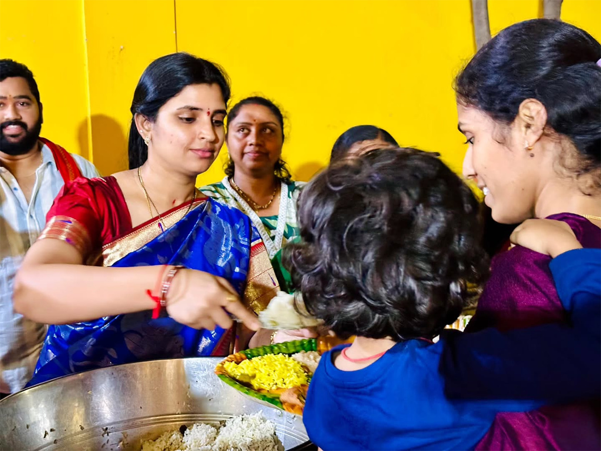 YSRCP Leader Shyamala Dussehra Pooja in Hyderabad14