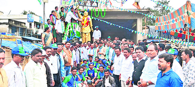 పేదల గుండెల్లో వైఎస్ పదిలం1