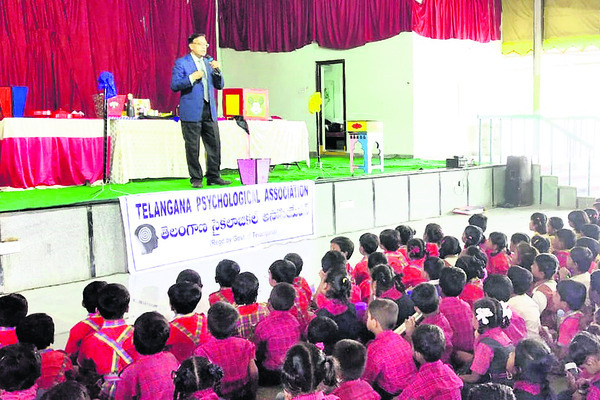 హెడ్కానిస్టేబుల్, కానిస్టేబుల్ ఆత్మకూర్(ఎం)కు అటాచ్1