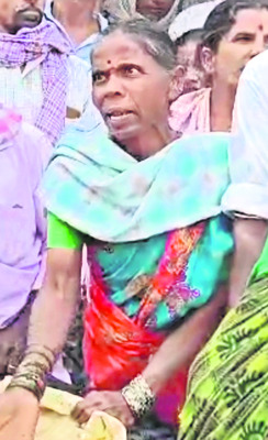 15 రోజులుగా పడిగాపులే..
2