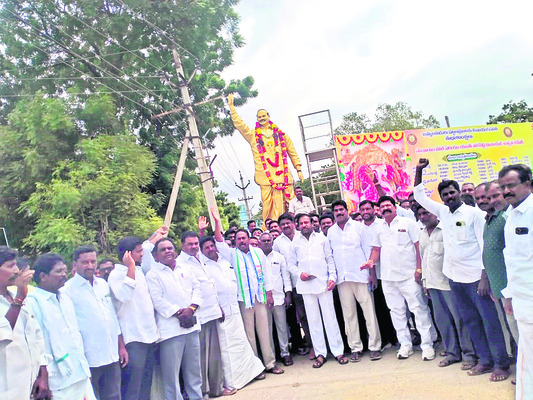 మహానేతకు ఘన నివాళి4