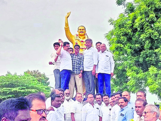 మహానేతకు ఘన నివాళి6