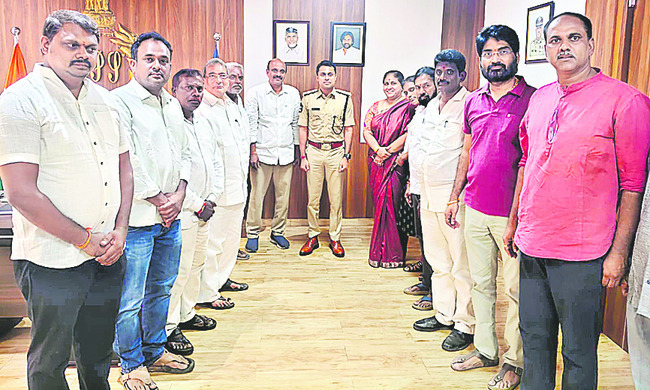 సీఐపై చర్యలు తీసుకోవాలని డిమాండ్ 1