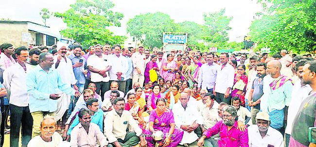 అదే క్యూ.. అవే కష్టాలు1