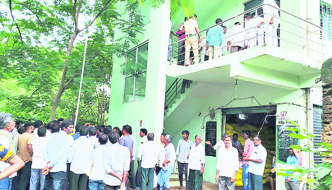 మళ్లీ రోడ్డెక్కిన రైతులు2