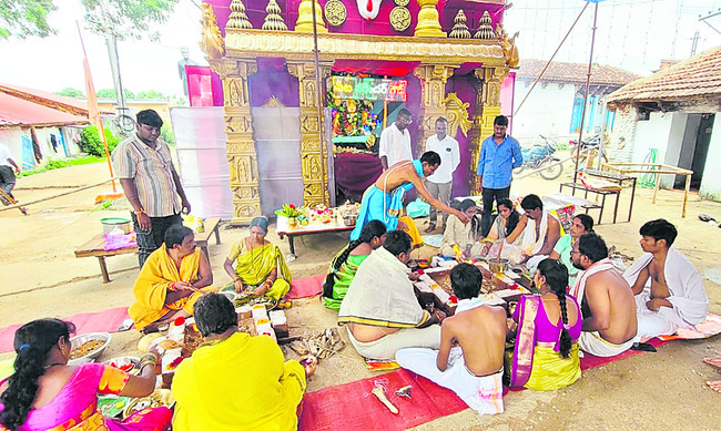 గణపతి మండపం వద్ద హోమం1