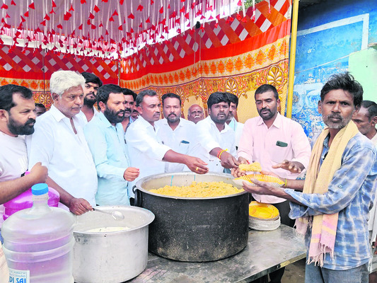 మహానేతకు ఘన నివాళి6