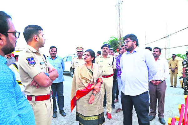 నిమజ్జనానికి సిద్ధంగా..1