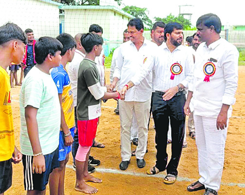 విద్యతో పాటు క్రీడలూ ముఖ్యం1