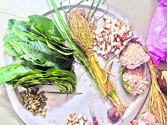 భక్తిశ్రద్ధలతో పూజలు 1