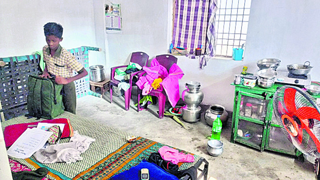 ● నివాసాలుగా ప్రభుత్వ భవనాలు2