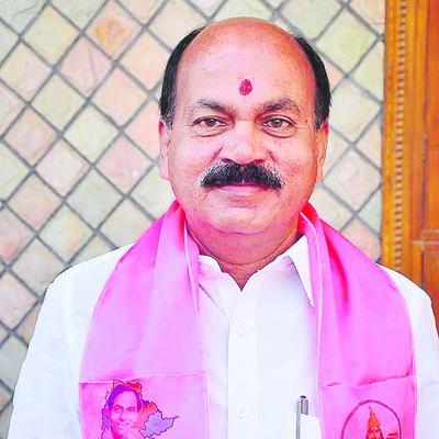 యూరియా కోసం ఇక్కట్లు హత్నూర(సంగారెడ్డి): యూరియా కోసం రై1