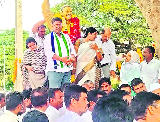 మహానేతకు ఘన నివాళి7