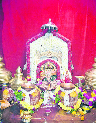 పుష్పాలంకరణలో పైడితల్లి3