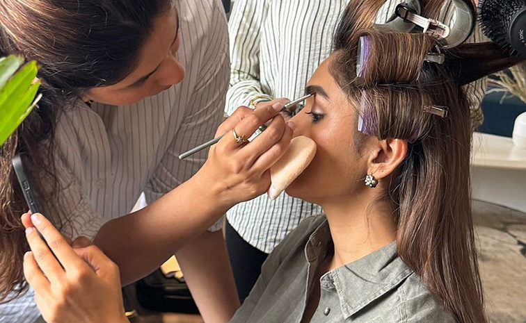 Actress Mrunal Thakur Remembers August Memories Photos5