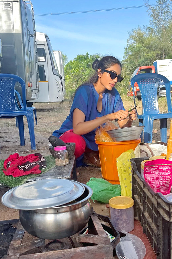 Naga Chaitanya Wife Shobitha Dhulipala Cooking Pappu Charu Photos VIral6