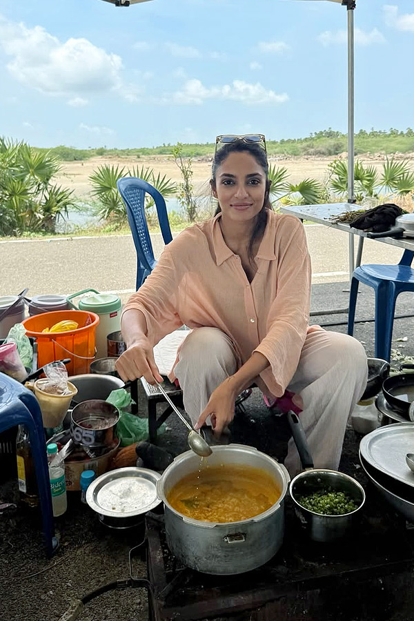Naga Chaitanya Wife Shobitha Dhulipala Cooking Pappu Charu Photos VIral3