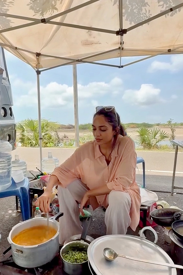 Naga Chaitanya Wife Shobitha Dhulipala Cooking Pappu Charu Photos VIral4