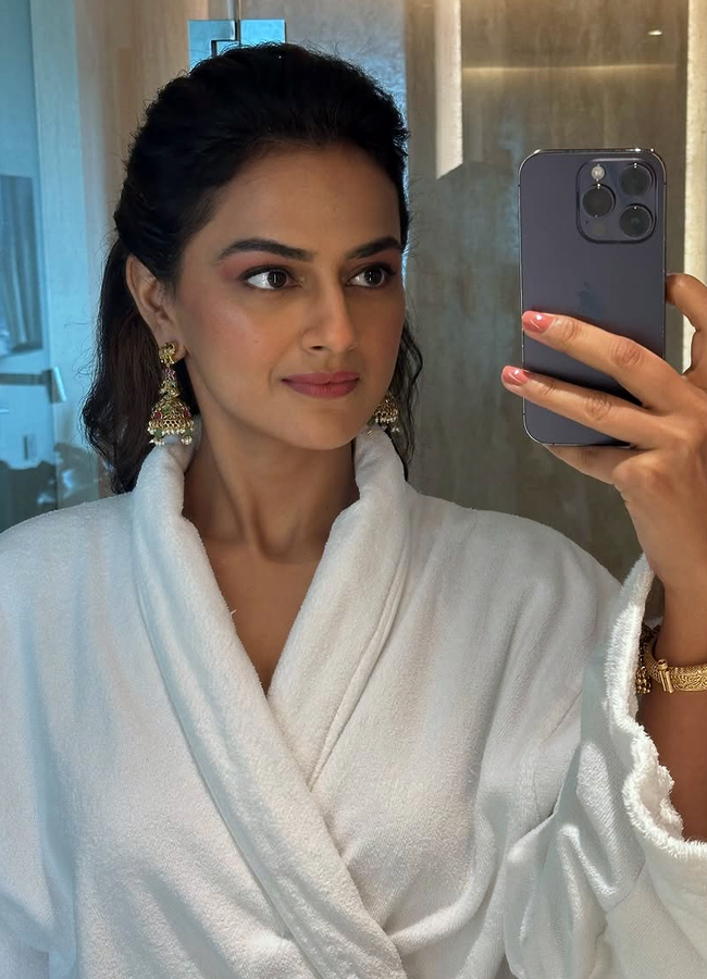 Shraddha Srinath shared august memories photos12