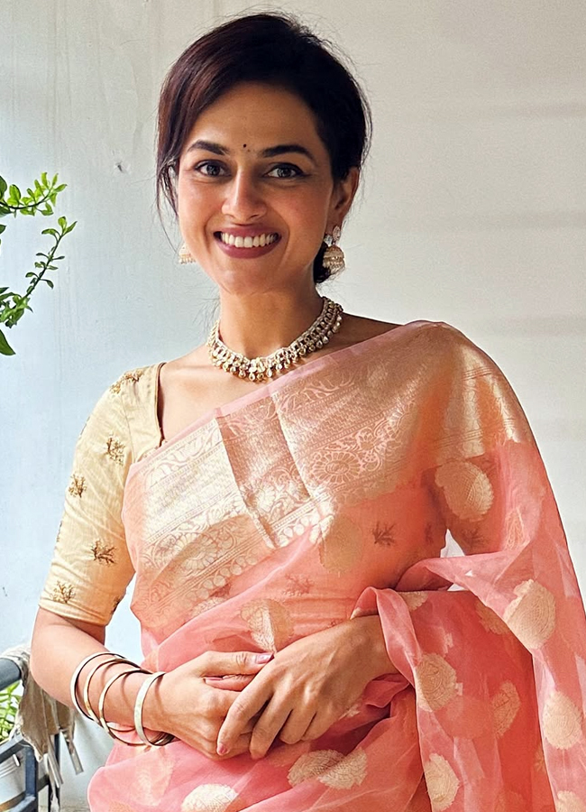 Shraddha Srinath shared august memories photos7