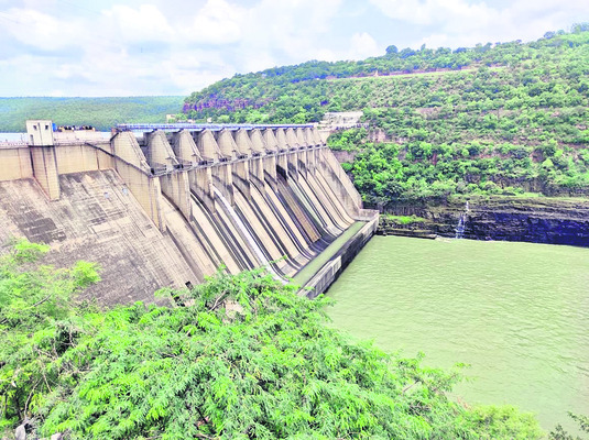 జూరాలకు తగ్గిన వరద 1