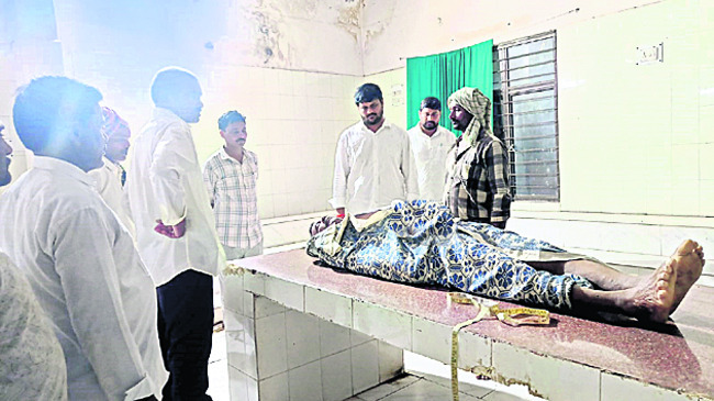 ● ఇంటి స్థలం విషయంలో టీడీపీ వర్గీయుల వేధింపులు ● తట్టుక1