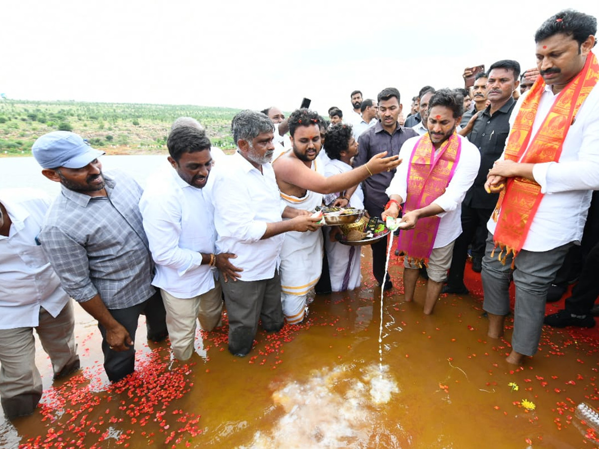 ys jagan jala Harathi Ambakapalli lake Photos6