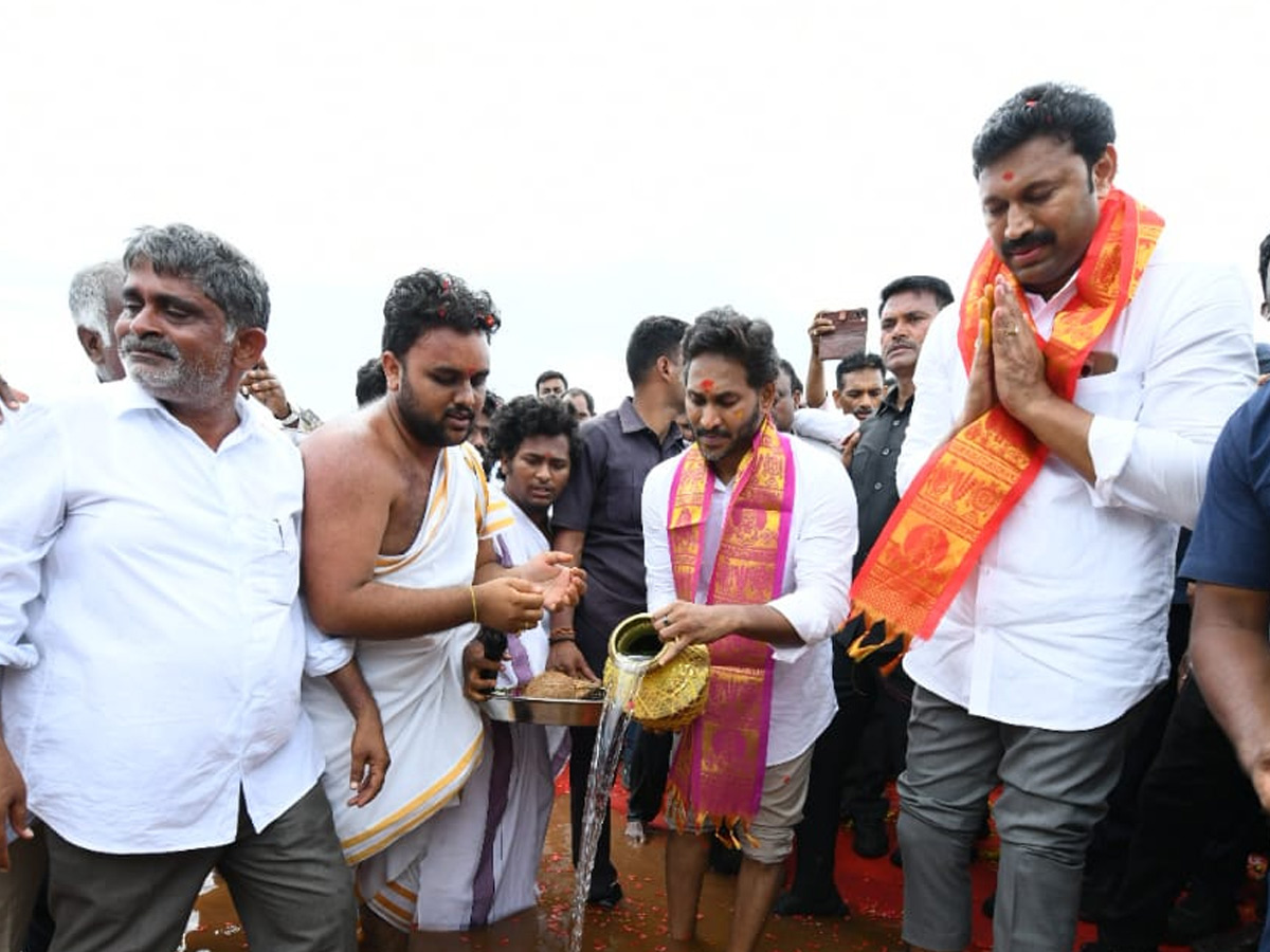 ys jagan jala Harathi Ambakapalli lake Photos7