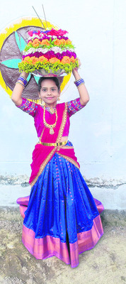ఒక్కేసి పువ్వేసి చందమామ..1