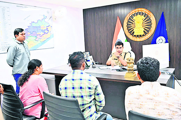 అర్జీలకు సకాలంలో పరిష్కారం 1