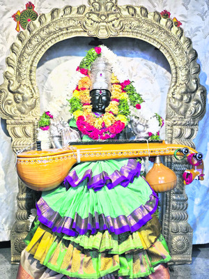 విద్యాప్రదాయిని సరస్వతీదేవి 1