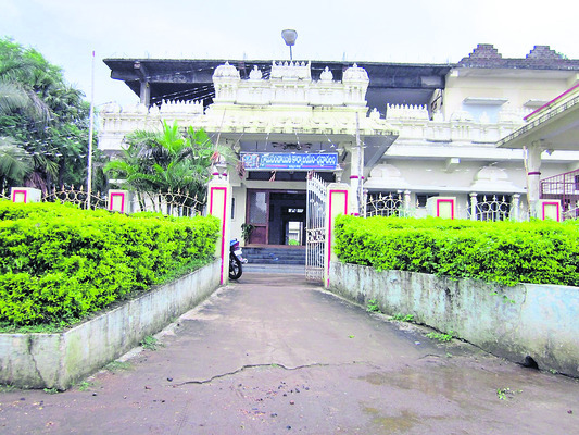 స్వరాష్ట్రంలో తొలి పోరు1