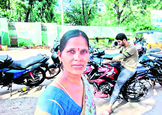 వెలవెలబోతున్న రైతుబజార్‌ 1