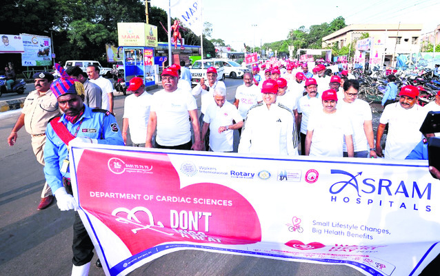 మెడికల్‌ కాలేజీల ప్రైవేటీకరణపై నిరసన 1
