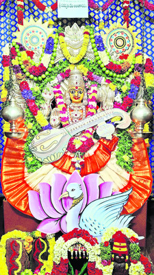 విద్యాప్రదాయిని సరస్వతీదేవి 2