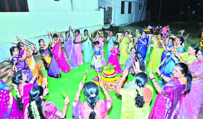 వాడవాడలా బతుకమ్మ సంబరాలు 2