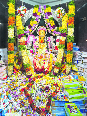పుస్తక రూపిణి.. వివేకధాత్రి1