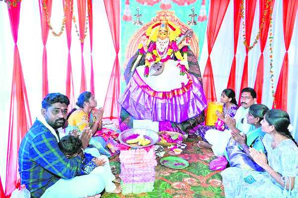 శ్రీ సరస్వతీదేవిగా పెద్దమ్మతల్లి1