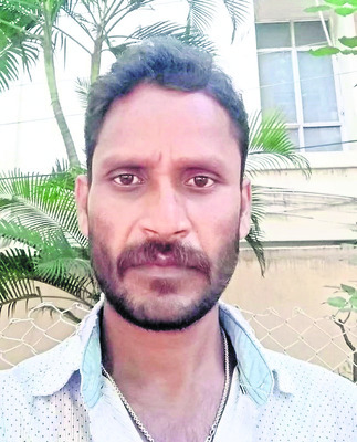 వాగులో కొట్టుకుపోతున్న వ్యక్తి  
2
