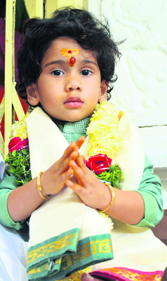 అమ్మ సన్నిధిలో భక్తజనం3