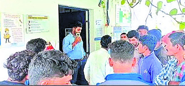 9 నాగుపాములు,  కొండచిలువ పట్టివేత 1