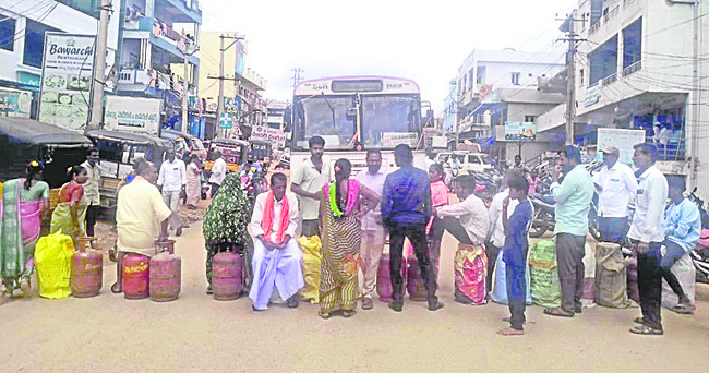 సీఎంఆర్‌ఎఫ్‌ పేదలకు వరం 1